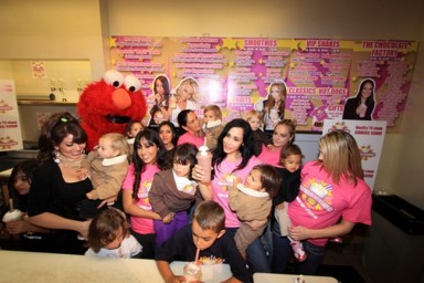 Nadya Suleman pink tshirt,millions of milkshakes