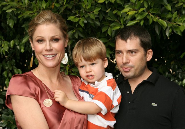 Julie Bowen, pink silk blouse, earrings