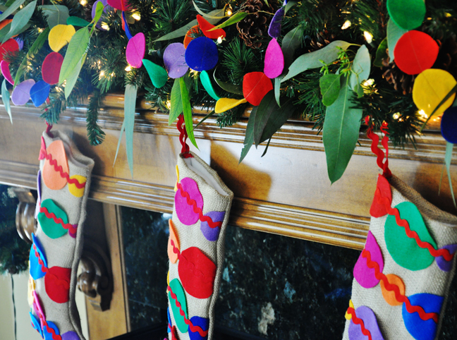 DIY: Polka Dot Holiday Garland