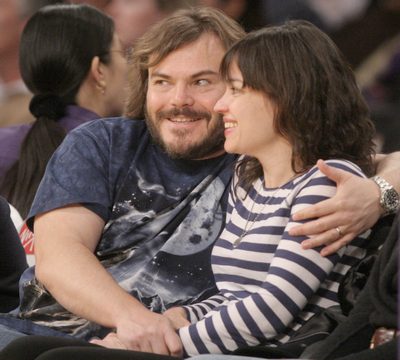 Jack Black, blue t-shirt, wolf t-shirt, basket ball game, wife Tanya