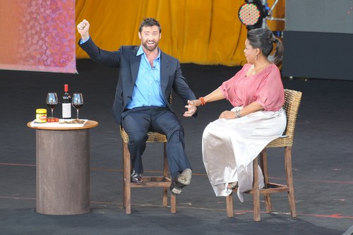 Hugh Jackman, Oprah, black pants, blue shirt