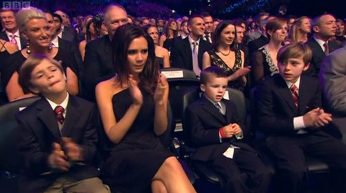 Victoria Beckham, black dress, award ceremony, brooklyn, cruz, romeo