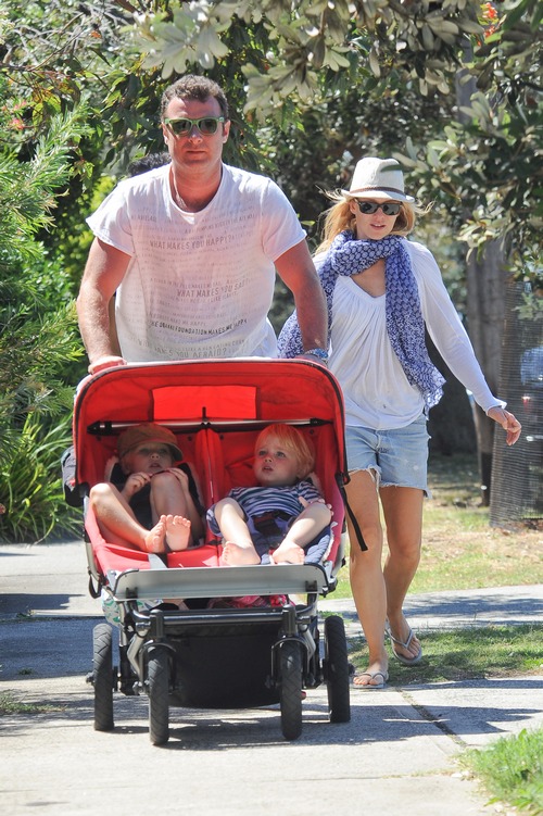 Naomi watts, hat, white shirt, shorts, scarf, Liev Schreiber