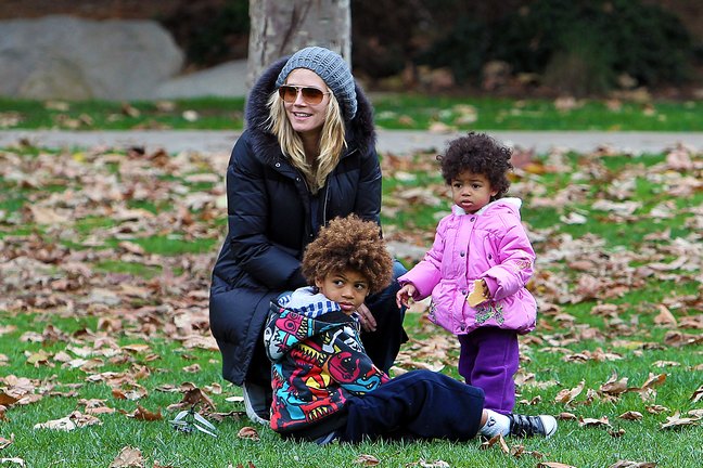 Heidi Klum, hat, black jacket, jeans