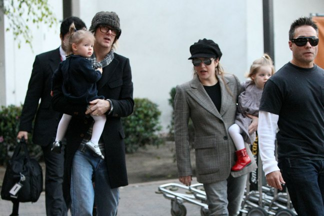 Lisa Marie Presley, black hat, brown jacket, jeans, boots, sunglasses