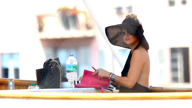 Kate Hudson, black hat, black sundress