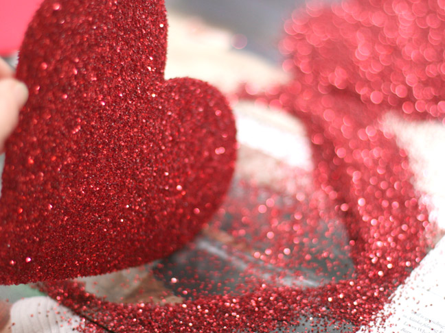 GLITTER HEART BANNER