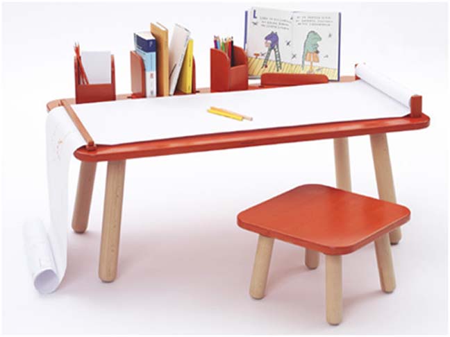 CHILDRENS DESK