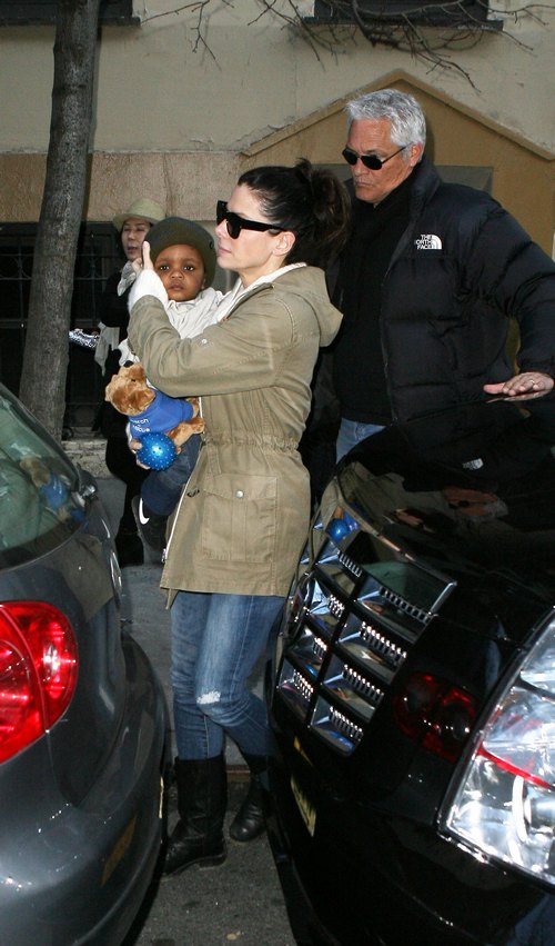 Sandra Bullock, tan coat, beige coat, sunglasses