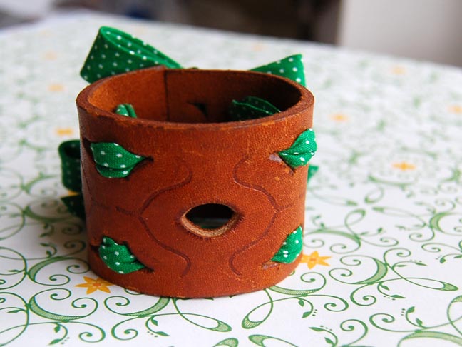 RIBBON CUFF