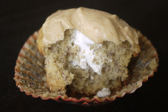 BANANA FLUFFERNUTTER CUPCAKE PEANUT BUTTER FROSTING