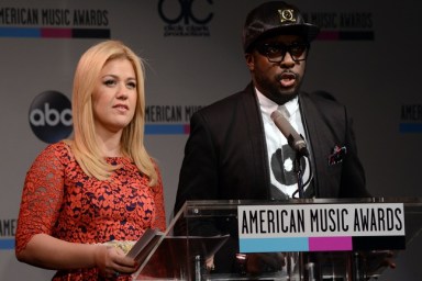 american music awards kelly clarkson