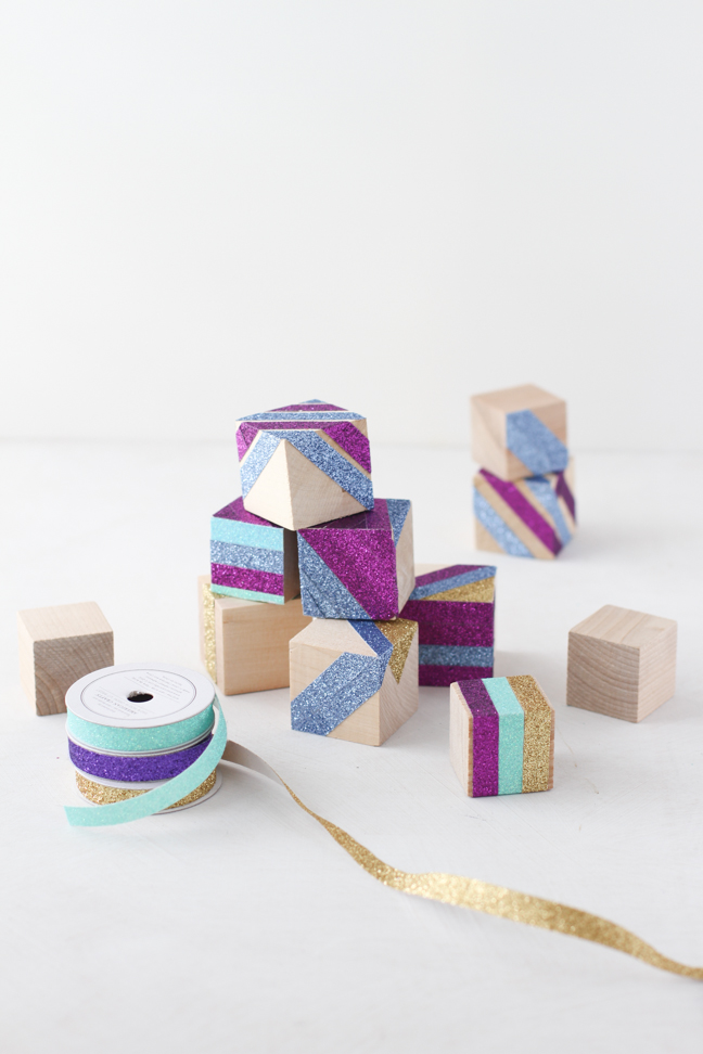 DIY // No-Mess Glitter Building Blocks for Kids