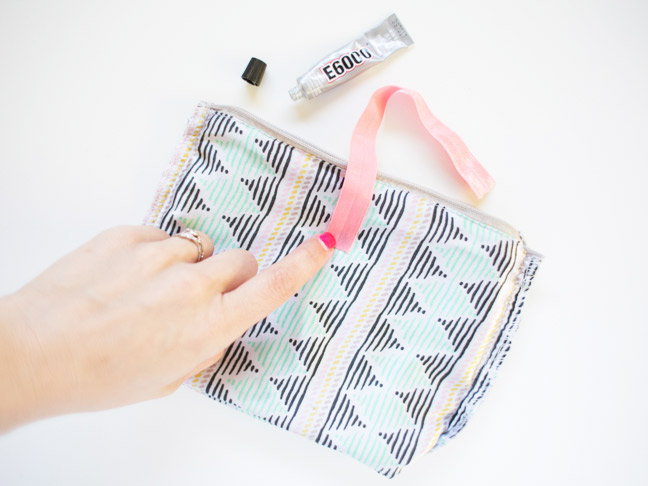 makeup-bag-elastic-glue-pink-nail