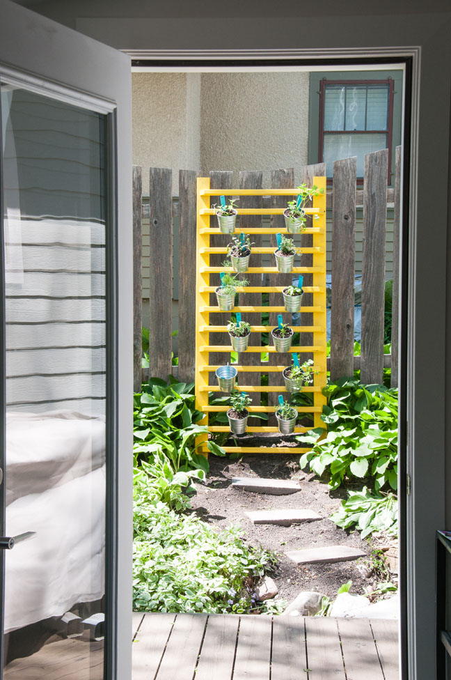 diy-vertical-herb-garden-1