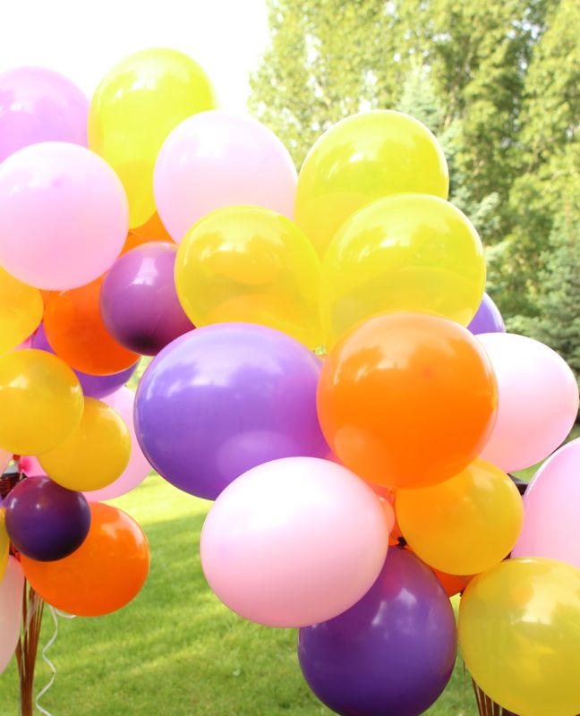 pink-red-yellow-balloons-diy-lemonade-stand-summer-lemons