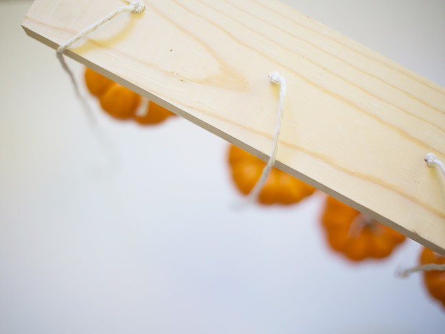 knotted-twine-in-wood-with-hanging-pumpkins