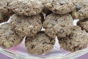 one bowl quinoa cookies with chocolate