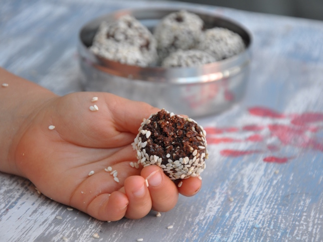 3 Power-packed nut-free bliss balls- CHOC BALLS