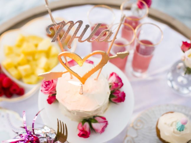 cake-gold-heart-flowers-pink