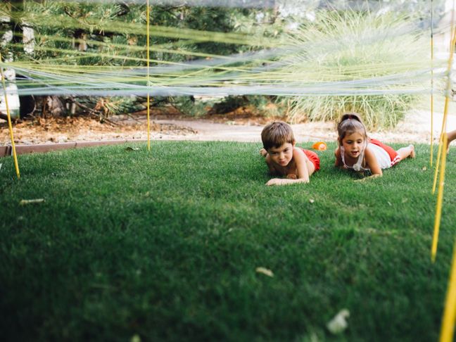 diy-obstacle-course-for-kids-army-crawl