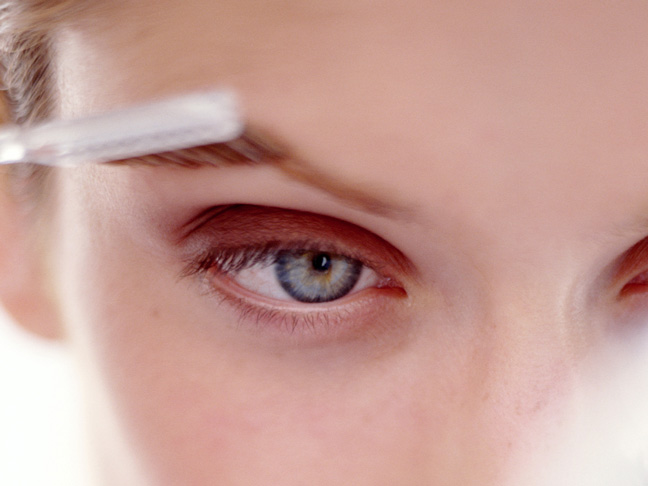 brushing-eyebrows