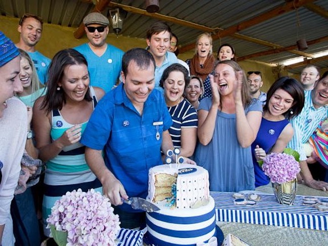 gender-reveal-party-blue-pink-baby-shower-cake