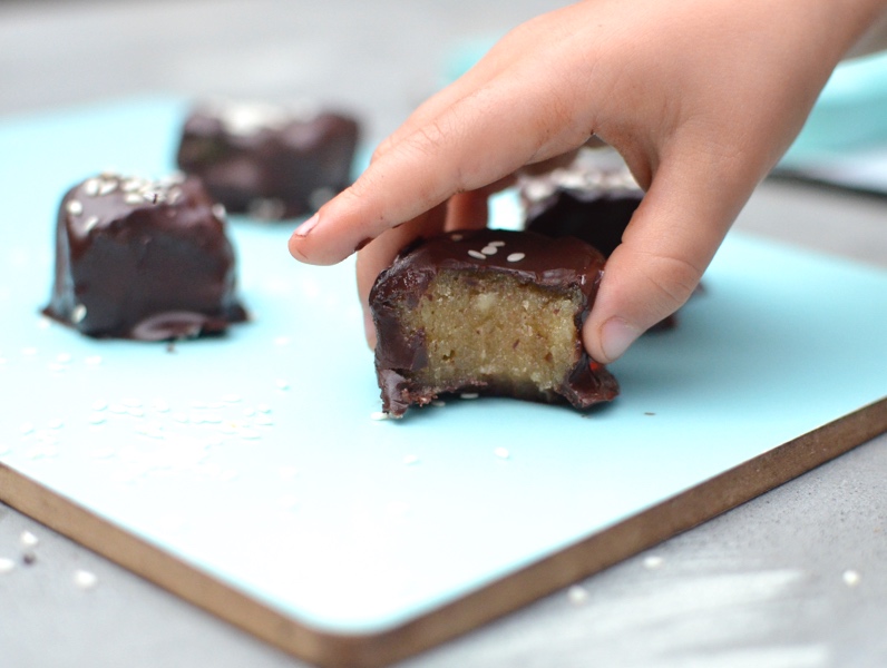 Healthy Caramel Fudge Bites