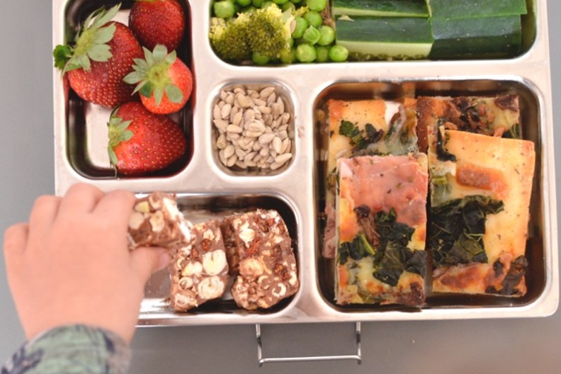 Litter-free healthy lunch Box packing