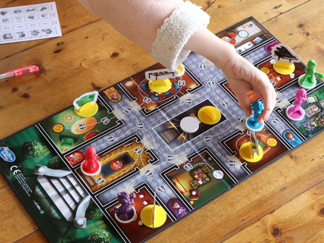 Play and learn with Cluedo Junior Play and learn with Cluedo Junior