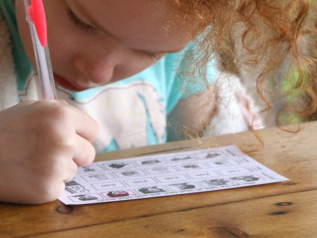 Learn with a process of elimination using Cluedo Junior Learn with a process of elimination using Cluedo Junior