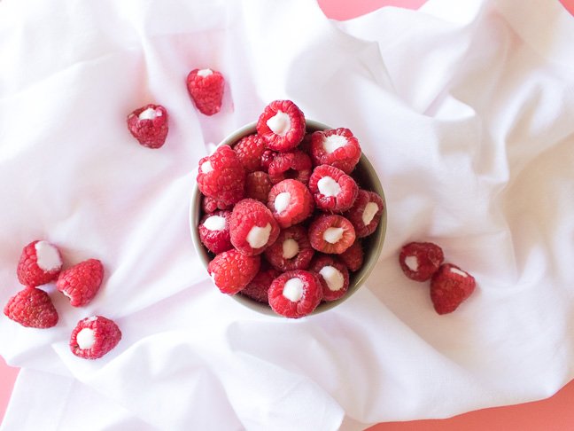 frozen-yogurt-filled-raspberries-travel-snacks-2