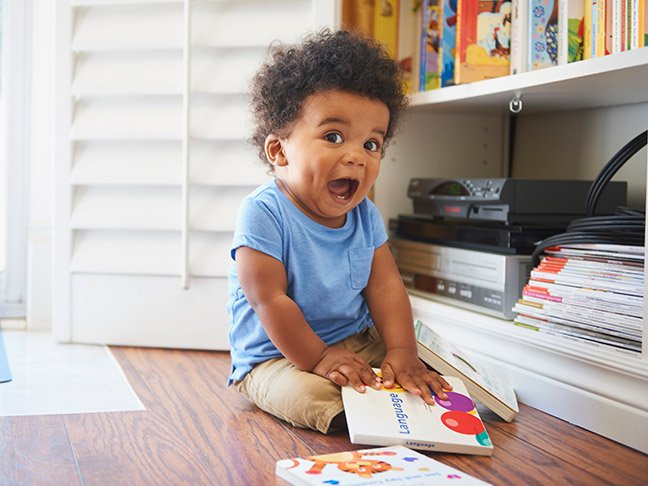 when do babies sit up