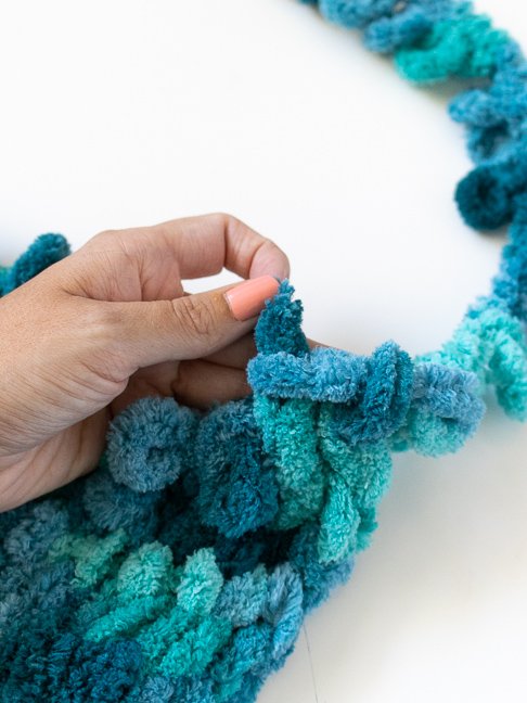 How to Finger Knit a Scarf in Less Than One Hour