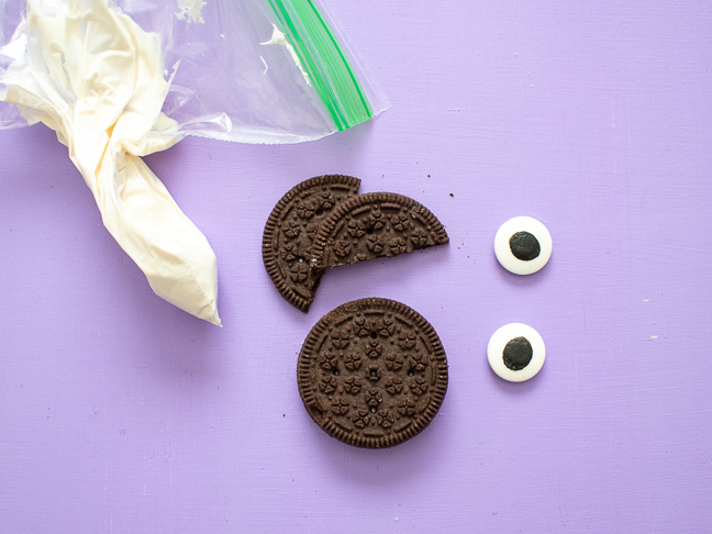 Add Oreo Bats to Spooky Halloween Cupcakes