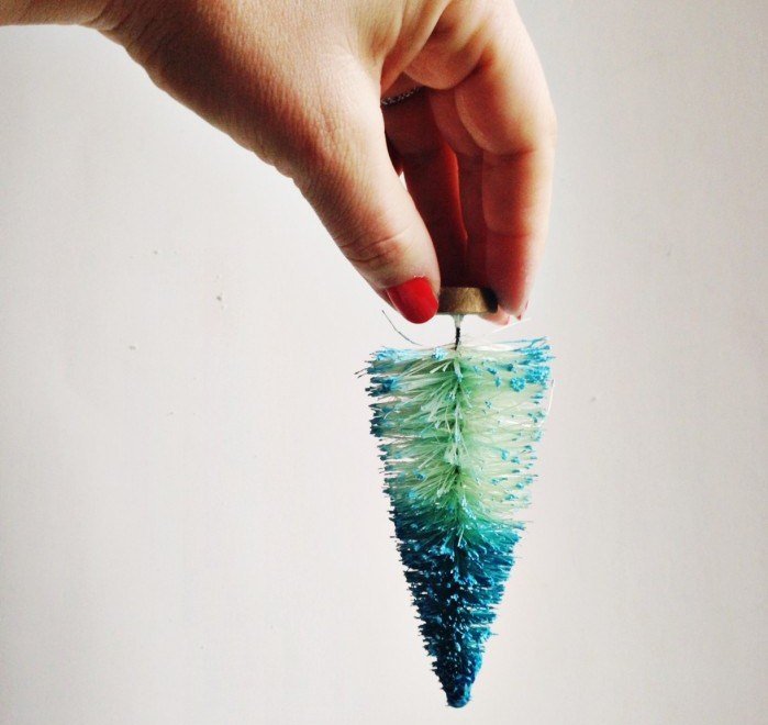 diy-dip-dyed-bottle-brush-trees.ohlovelyday.4