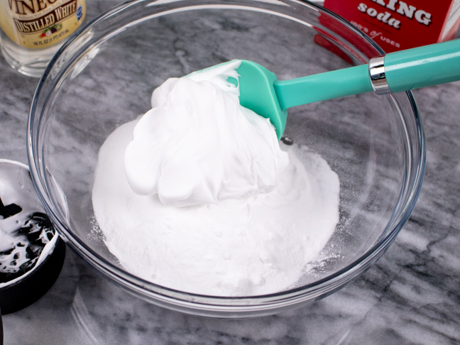 Use Household Supplies to Surprise Kids with this Melting Snowman Experiment