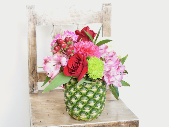 Make This Extra Sweet DIY Pineapple Vase In Less Than 10 Minutes