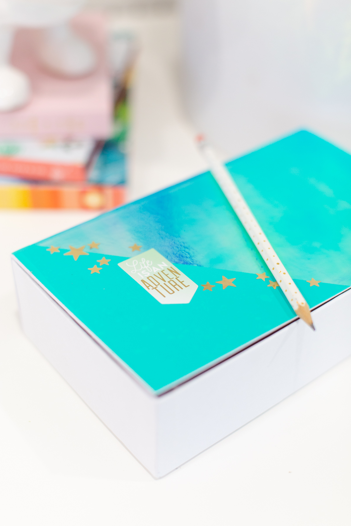 DIY pencil box with holographic lid DIY pencil box with holographic lid