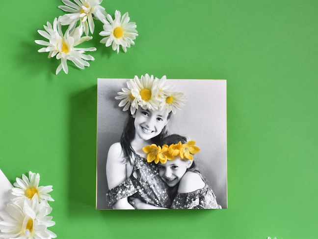 This DIY 3D Flower Photo Frame