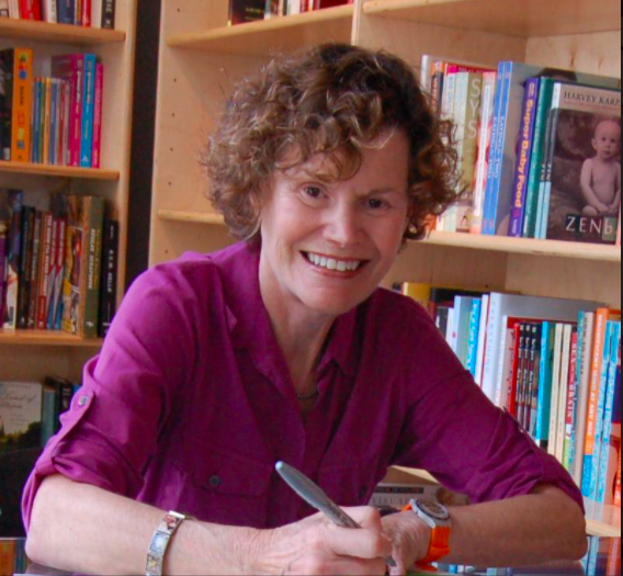 JudyBlume2009.jpg: Carl Lender[1] of Flickr.com derivative work: Solid State Survivor (talk) - JudyBlume2009.jpg