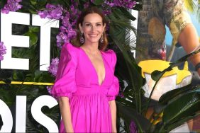 Julia Roberts arrives at the Premiere Of Universal Pictures' "Ticket To Paradise" at Regency Village Theatre on October 17, 2022 in Los Angeles, California.