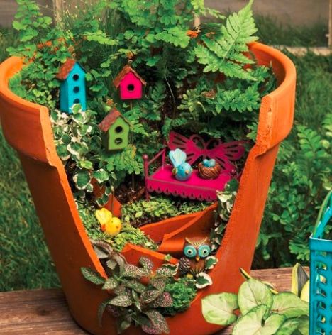 Broken Flower Pot Fairy Garden Idea