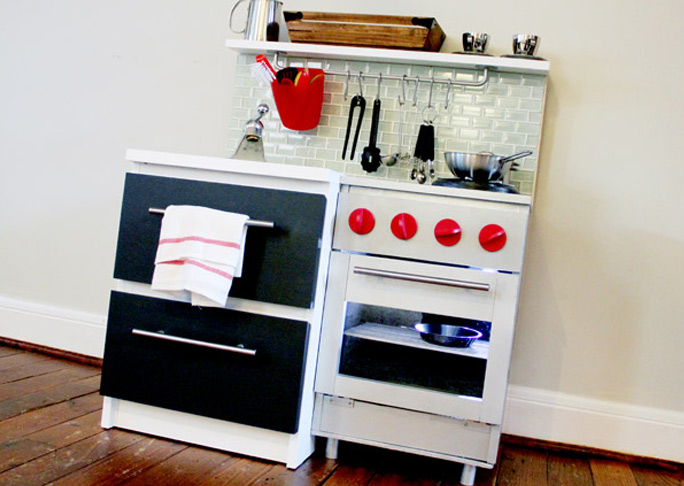 DIY Kid's Kitchen