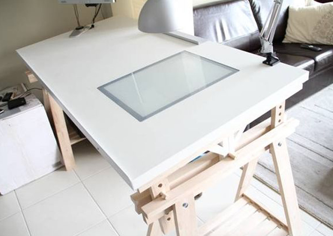 Adjustable Drawing Table