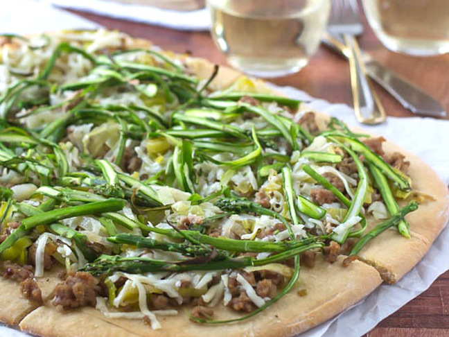 Spicy Turkey, Leek, and Asparagus Pizza