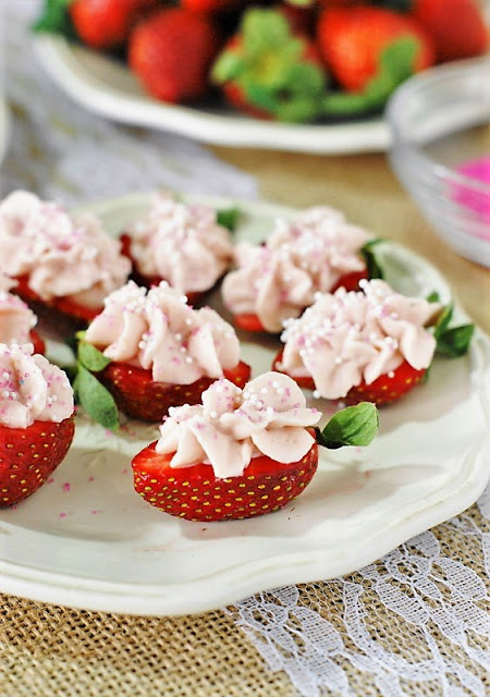 Strawberry Cheesecake Strawberry Bites 