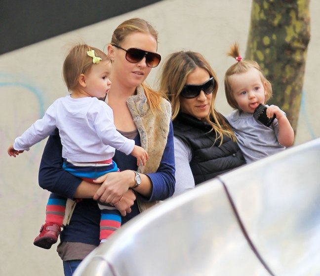 Sarah Jessica Parker, sunglasses, black vest, grey shirt, gray pants, 