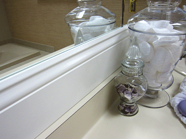 white molding bathroom mirror